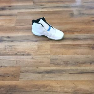 Jordan 11's size 6
